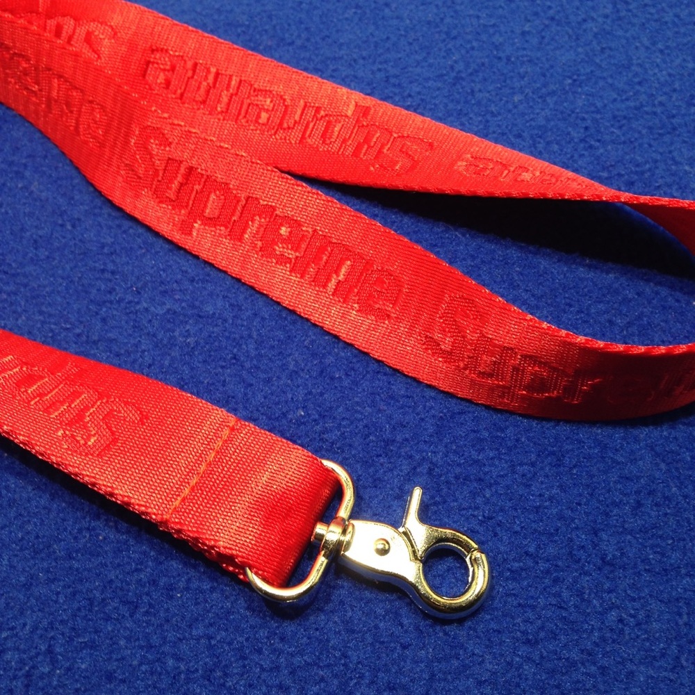 Supreme Lanyard Red Nylon Keychain ID Holder - Picture 3 of 3